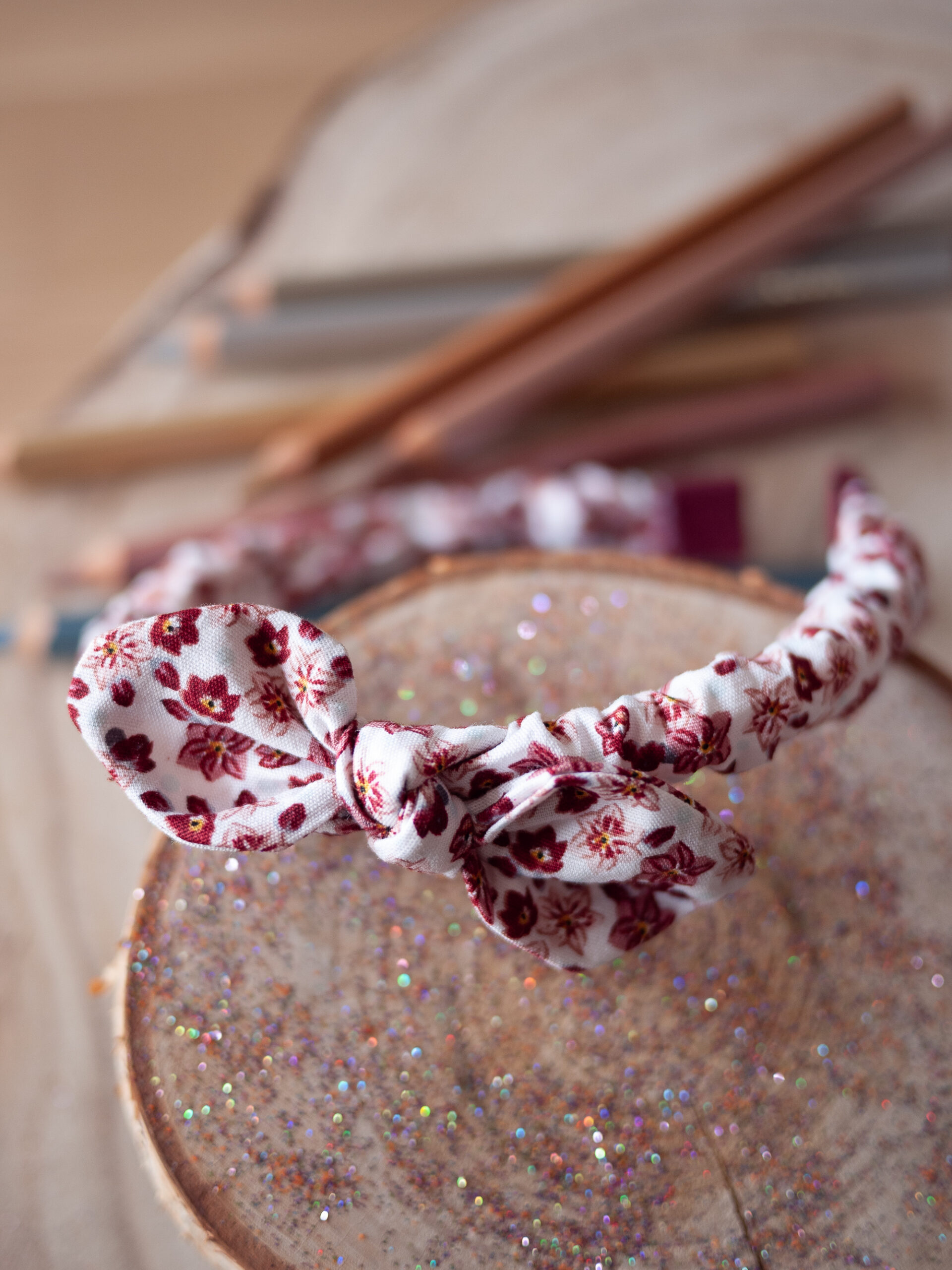 Bandeau serre tête cheveux fantaisie.